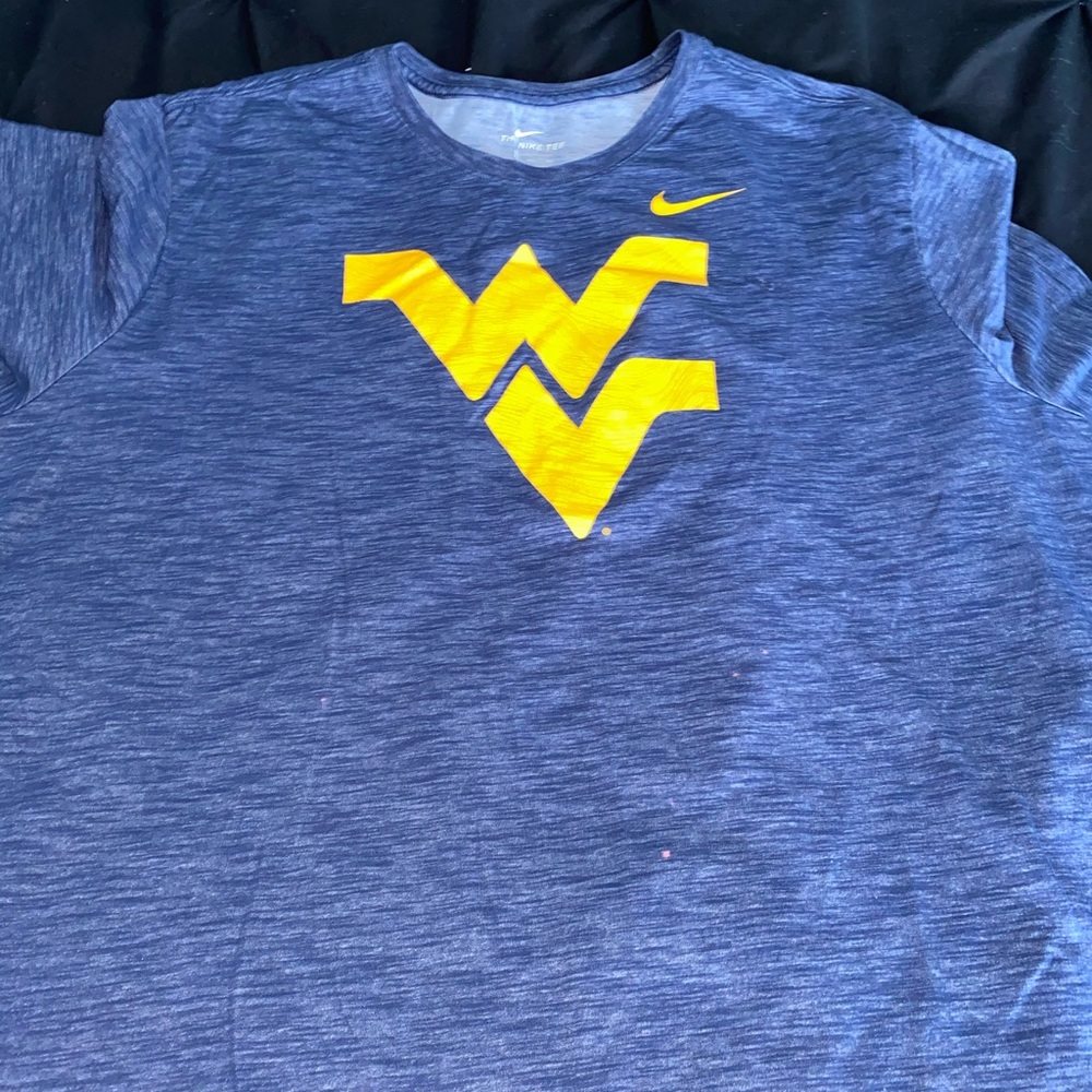 Men’s Nike WVU shirt